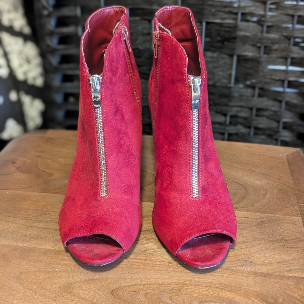 Marc Fisher Women's Red Peep-Toe Ankle Boots Suede Look Office Chic Sz 9.5 - Picture 2 of 8